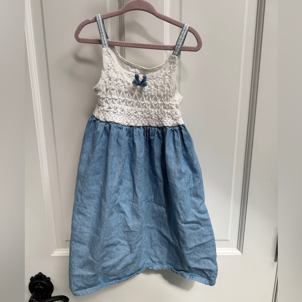 Lucky Brand Size 4 White & Blue Crochet Pleated Ruffled Sleeveless Dress